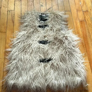 Unreal fur faux fur  vest